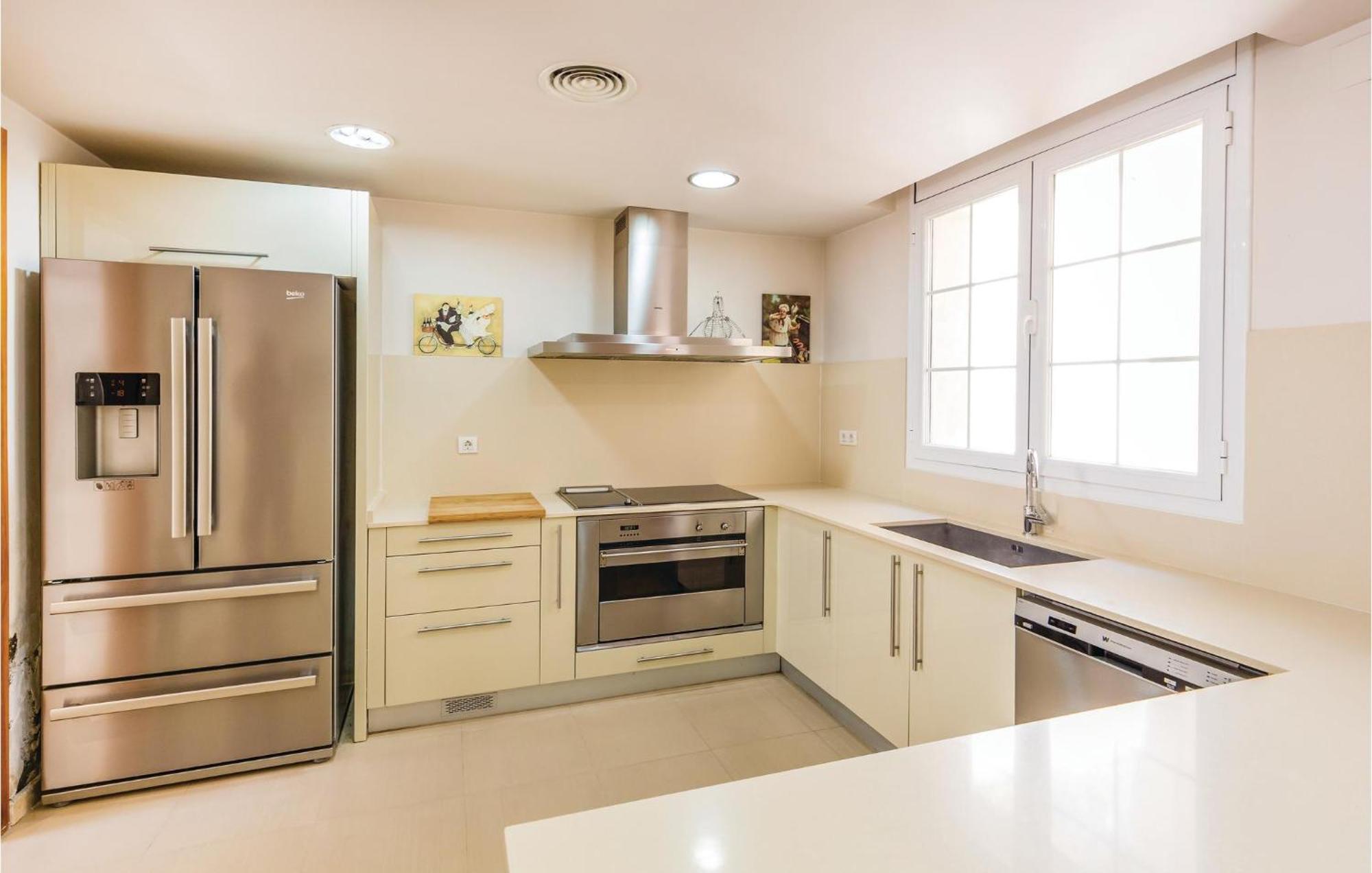 Nice Home In Cabrils With House A Mountain View Bagian luar foto