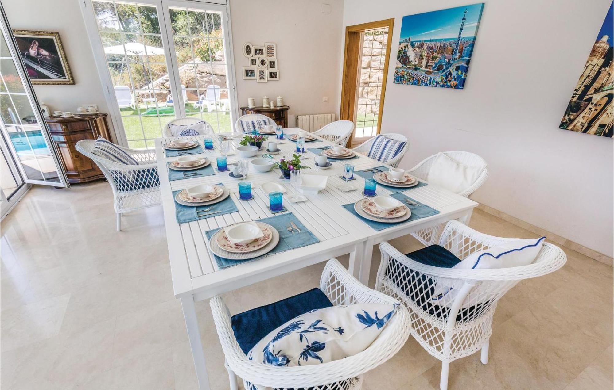 Nice Home In Cabrils With House A Mountain View Bagian luar foto