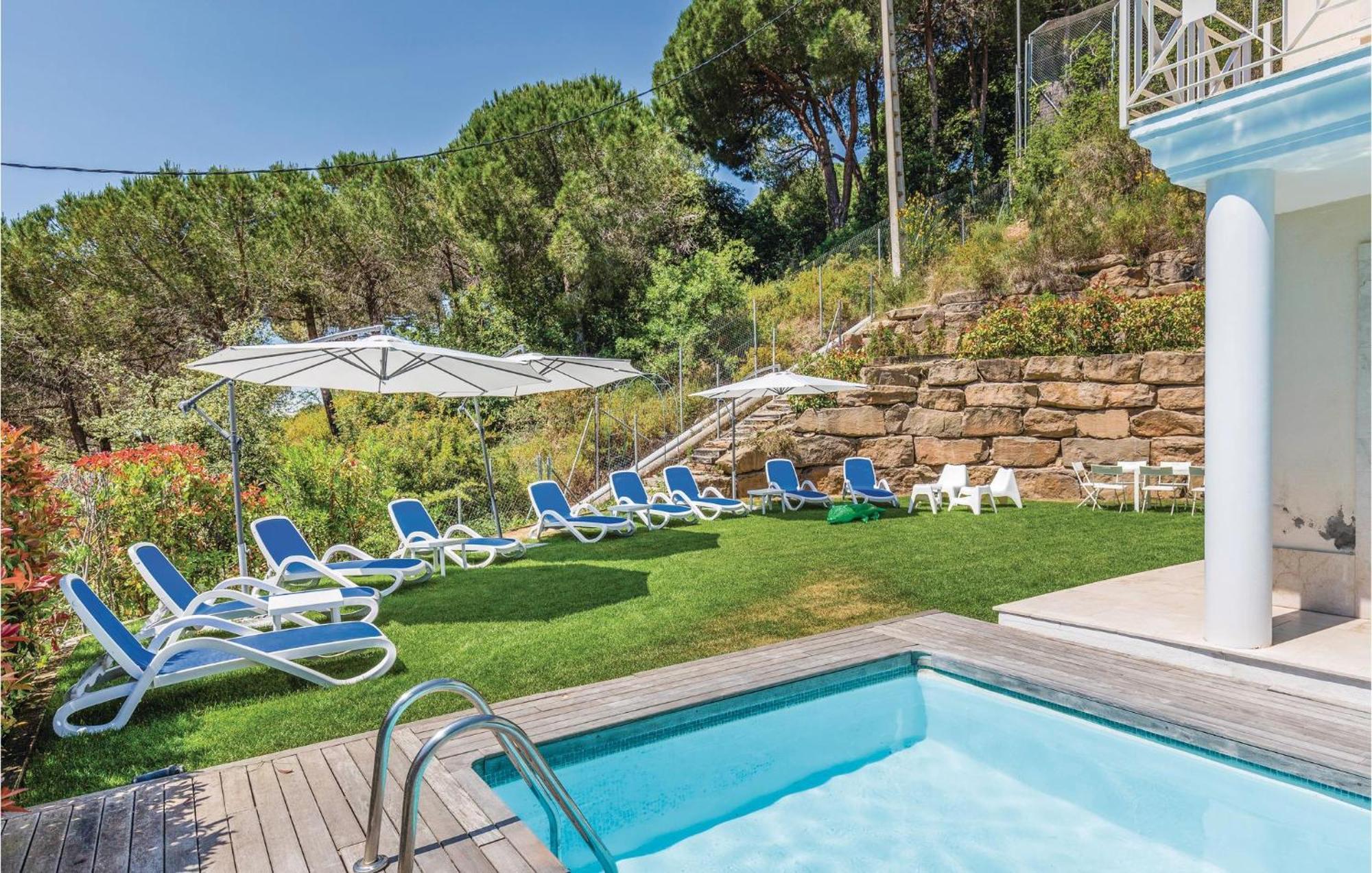 Nice Home In Cabrils With House A Mountain View Bagian luar foto