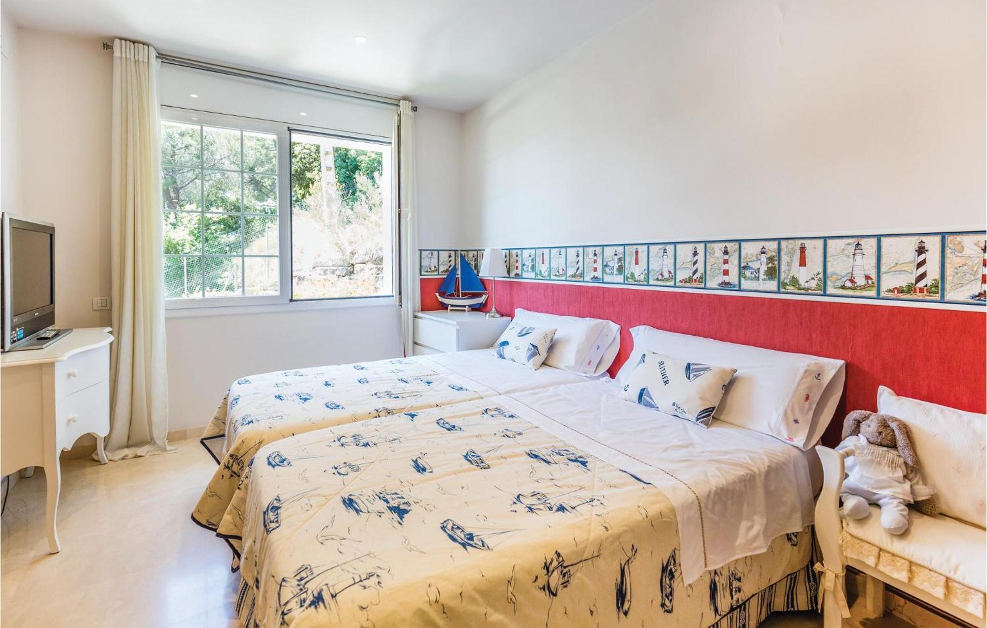 Nice Home In Cabrils With House A Mountain View Bagian luar foto