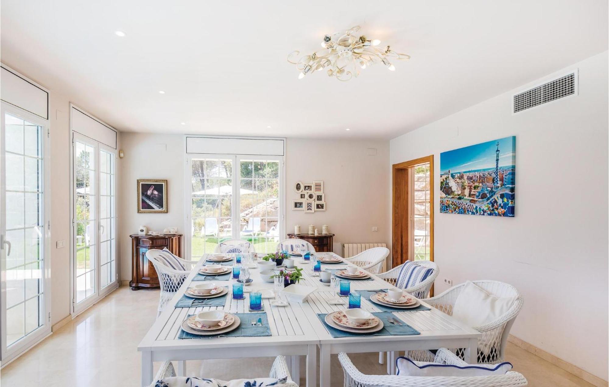 Nice Home In Cabrils With House A Mountain View Bagian luar foto